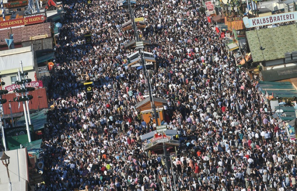 Munich's crowd-control criticized after Oktoberfest briefly shut down Munich's crowd-control criticized after Oktoberfest briefly shut down