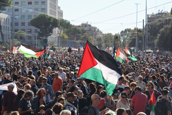 Tens of thousands pro-Palestine protesters march through central London Tens of thousands pro-Palestine protesters march through central London