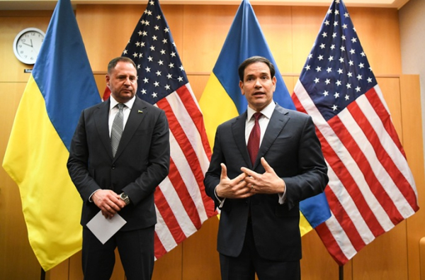 Top Ukrainian presidential aide submits resignation Top Ukrainian presidential aide submits resignation