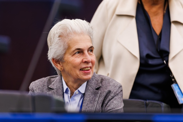 Strack-Zimmermann calls US plan for Ukraine 'crazy dictated peace' Strack-Zimmermann calls US plan for Ukraine 'crazy dictated peace'