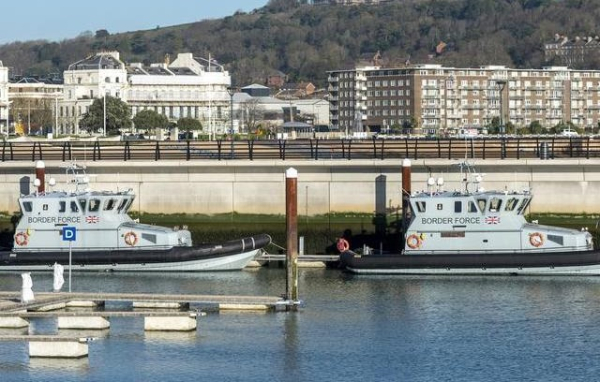 4 dead after boat sinks in English Channel 4 dead after boat sinks in English Channel